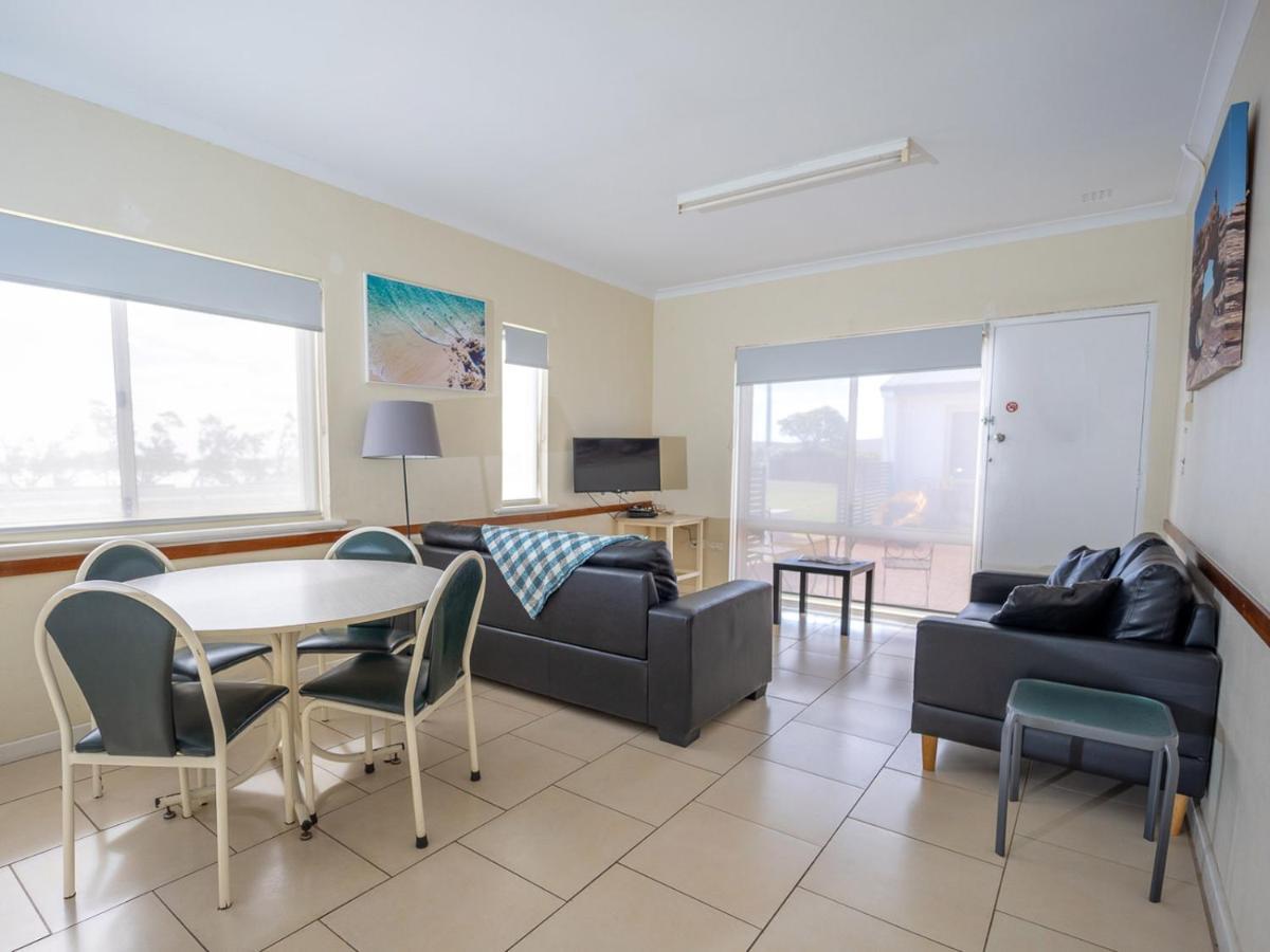 Api Pelican Beach Front Apartments Kalbarri Exterior photo