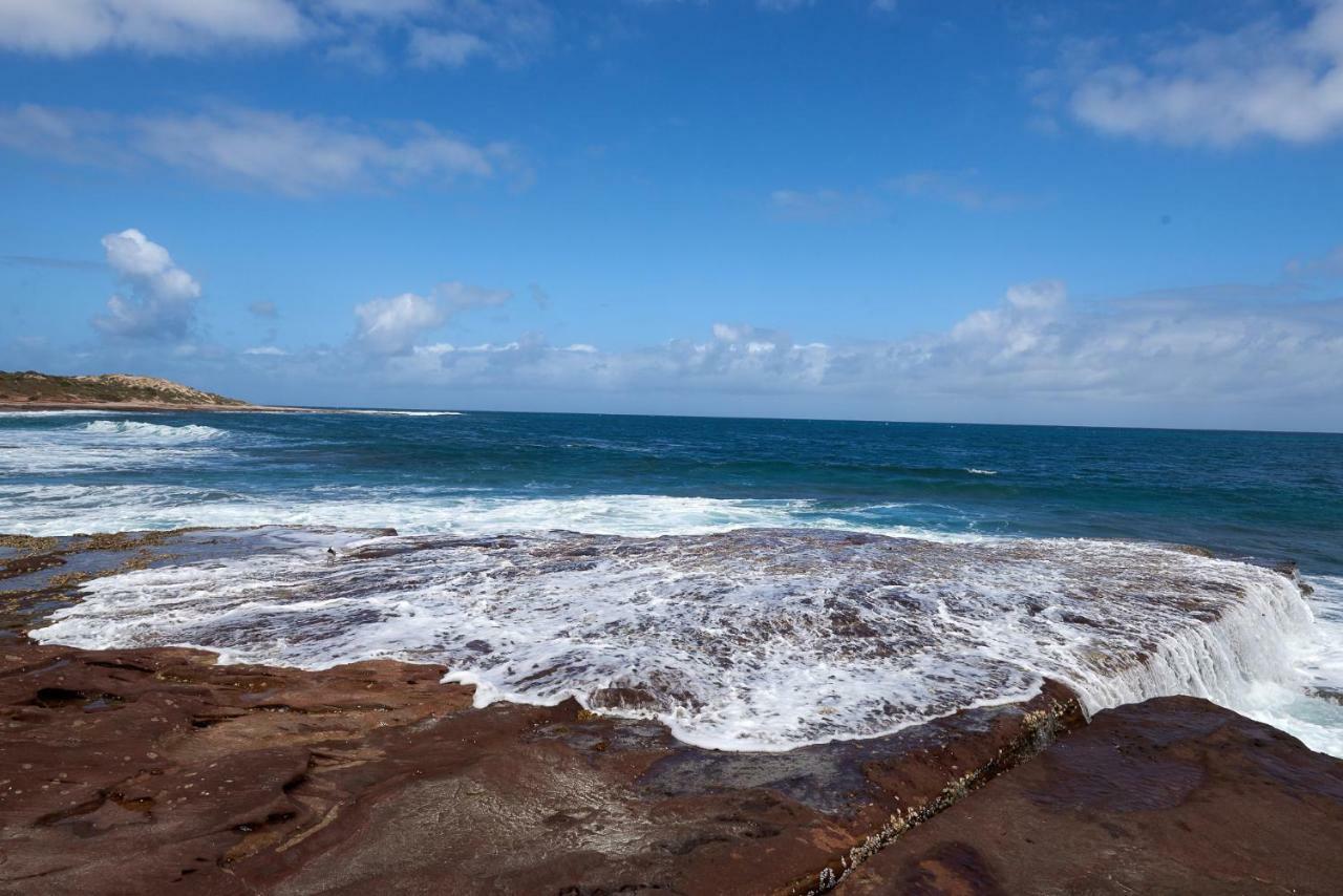 Api Pelican Beach Front Apartments Kalbarri Exterior photo